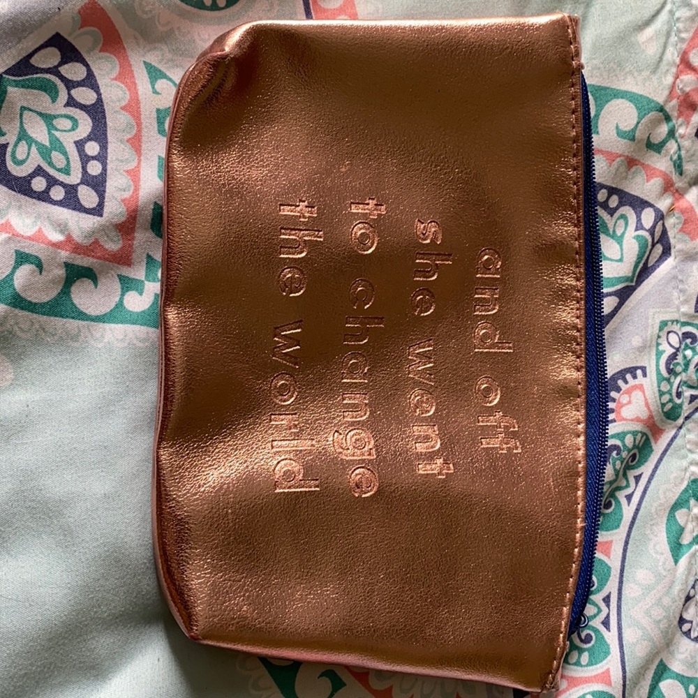 This is a make up bag this is really cute!!